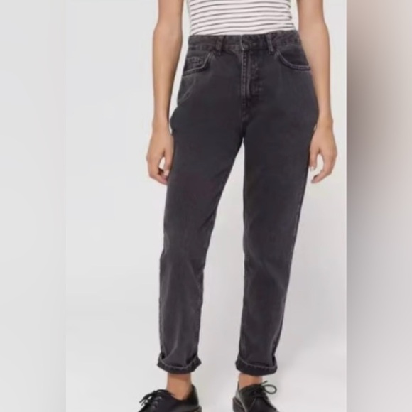 Urban Outfitters BDG High Rise Black Washed Mom Jeans Size 27 - Picture 3 of 12